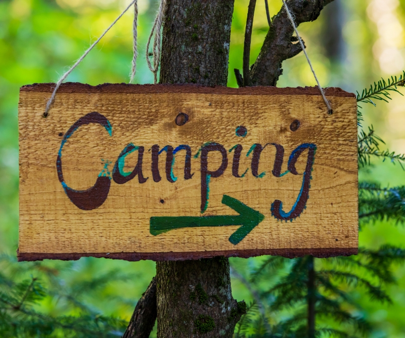 Panneau du camping dans l’Ain le Renom