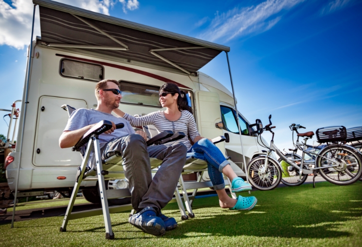 Emplacements de camping dans l’Ain conçus pour accueillir tentes, caravanes et camping-cars.