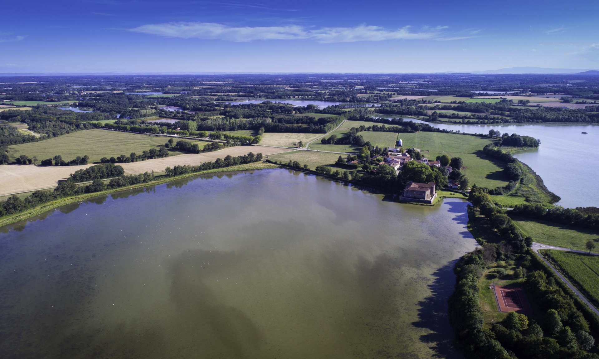 Vue aérienne du camping dans l’Ain proche de la Dombes et du Mâconnais