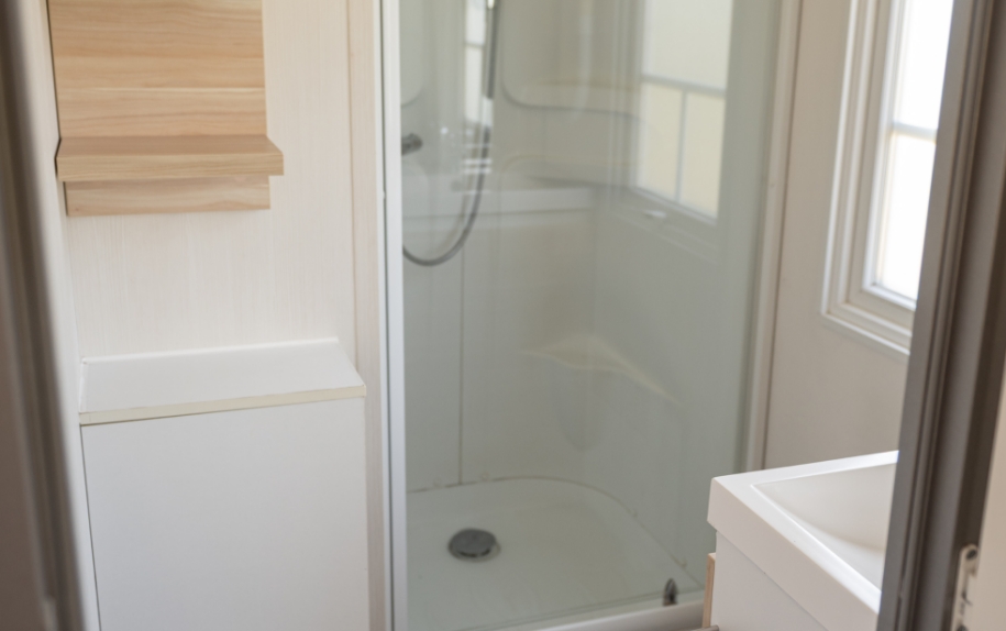 Salle d douche location mobil-home dans l'ain
