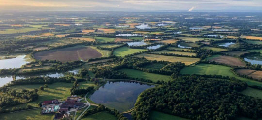 Montgolfière Sensation : vue aérienne des étangs de la Dombes