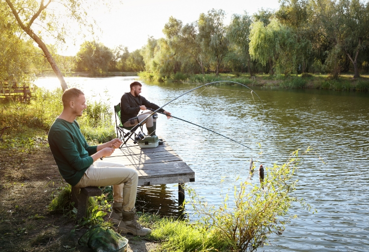 Le camping pêche dans l’Ain le Renom est la destination idéale pour les vacanciers et les pêcheurs en quête de détente et de nature