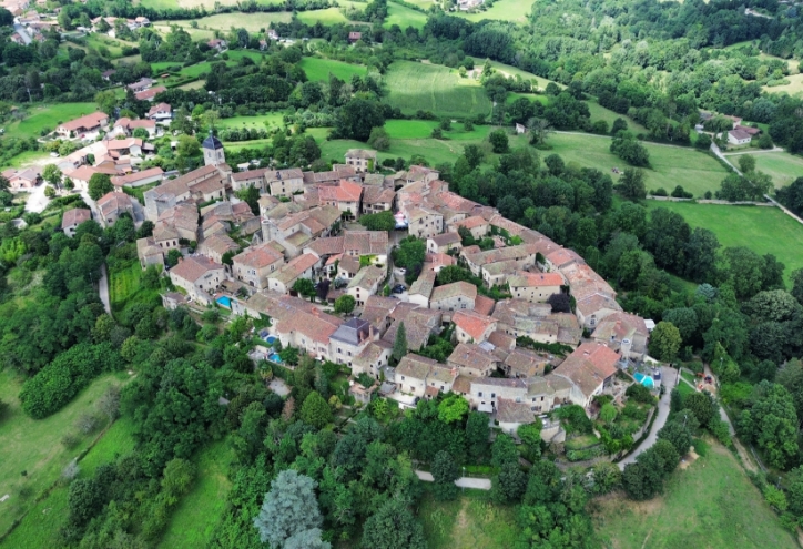 Vue aérienne du village de Pérouges