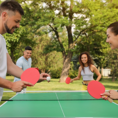 Les tables de ping-pong du camping Le Renom à Vonnas près de Bourg-en-Bresse