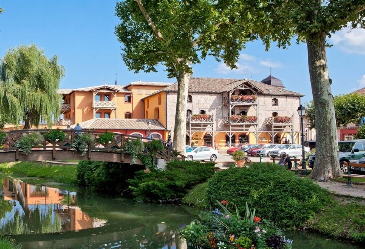 Rivière traversant le village de Vonnas