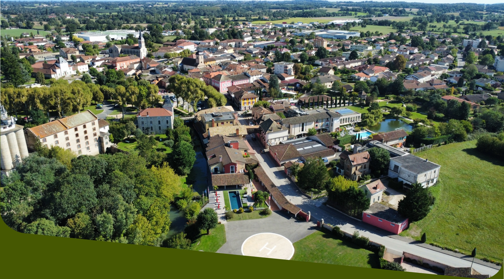 Vue aérienne du camping dans l’Ain le Renom : séjour nature et détente au cœur de la Bresse